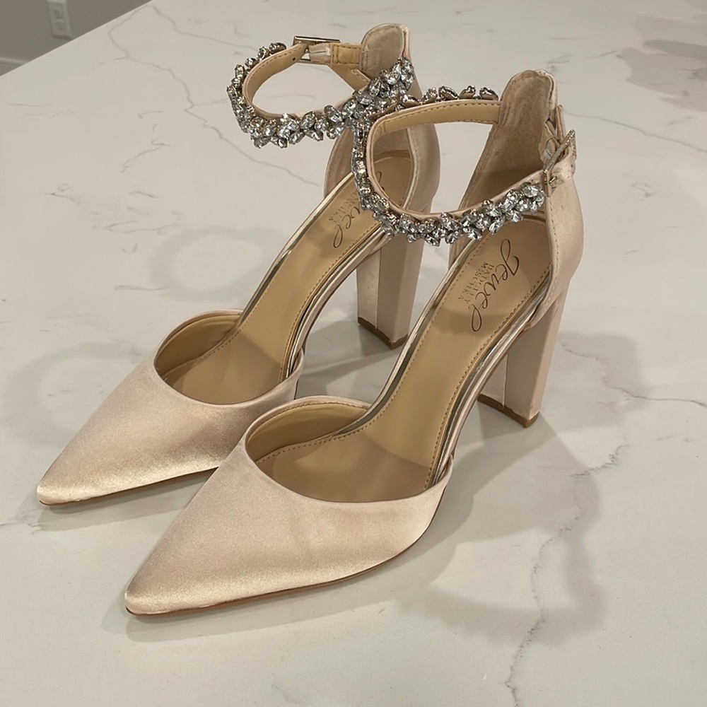 Jewel Badgley Mischka Pumps